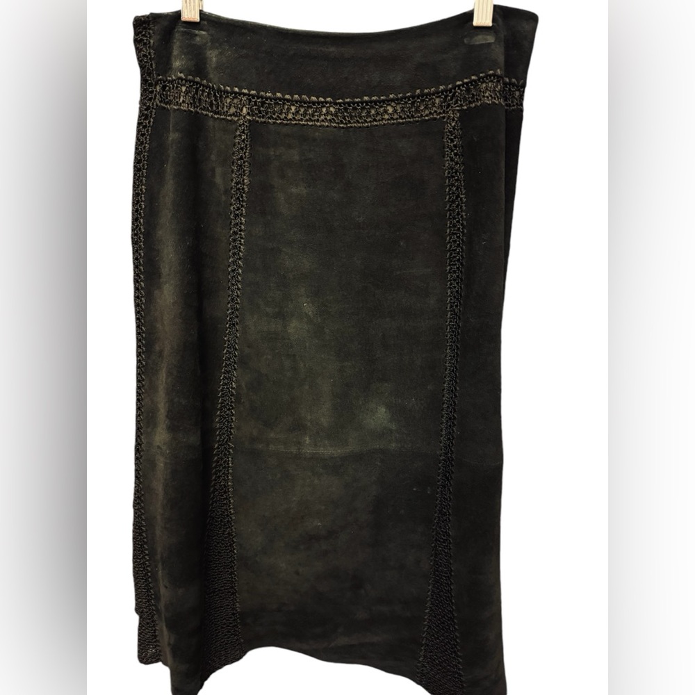 Womens skirt suede with crochet detail size 4 but fits like size 8 midi black